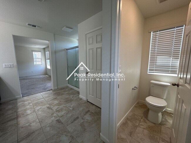 Building Photo - Beautiful Newer Folsom 4bd/2.5ba in Gated Community!