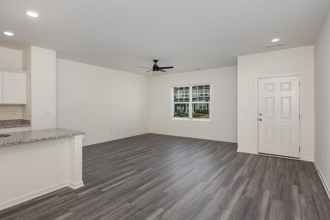 Building Photo - Absolutely Beautiful Townhome in Lovely Wake Forest Community