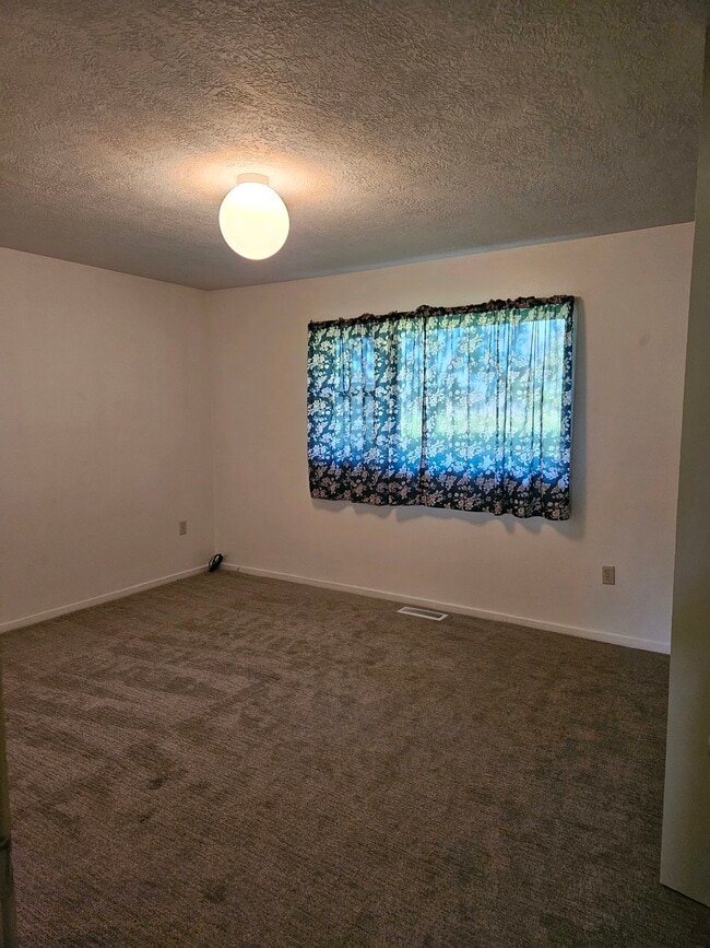 Building Photo - 1460 Vandenburg Cir