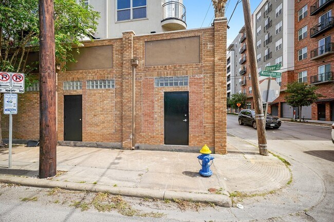 Building Photo - 2602 Washington Ave