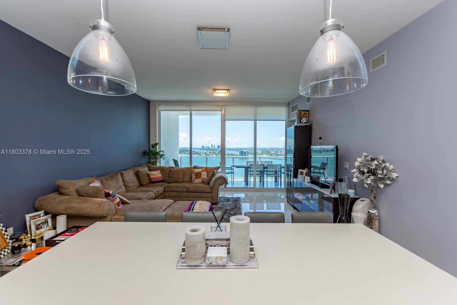 Building Photo - 2020 N Bayshore Dr