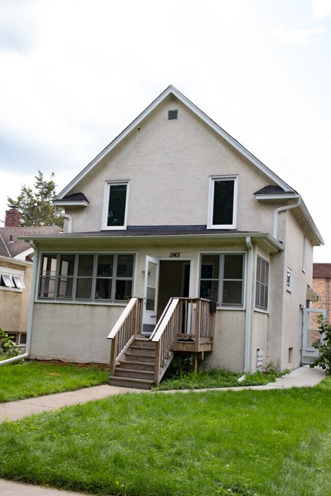 Building Photo - Beautiful 5 Bedroom Close by The U of M fo...