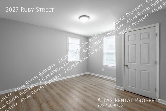 Building Photo - 2027 Ruby St