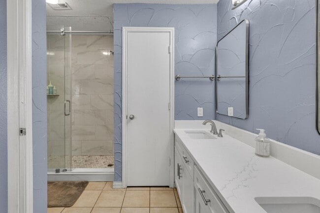 Building Photo - 8600 Coppertowne Ln