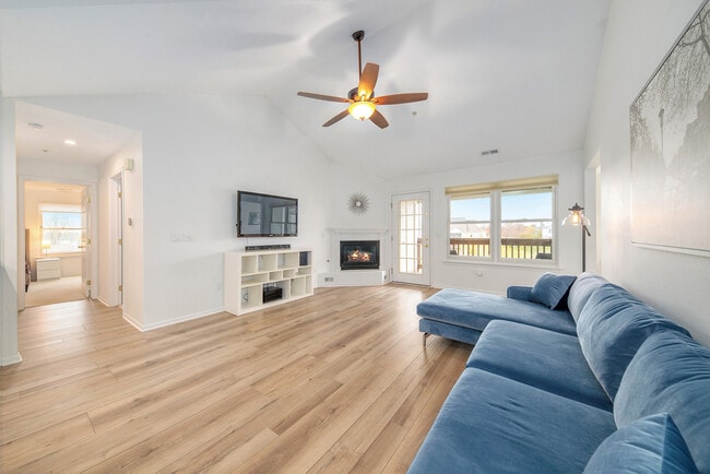 Primary Photo - 1528 Oakfield Dr