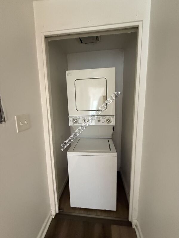 Building Photo - 943 53rd St