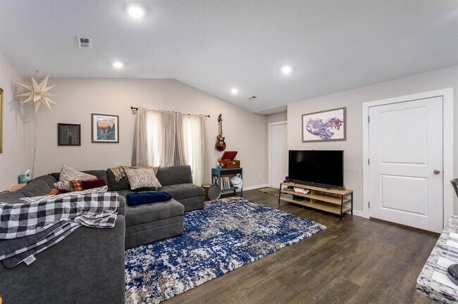 Building Photo - 1827 E 69th Ct N