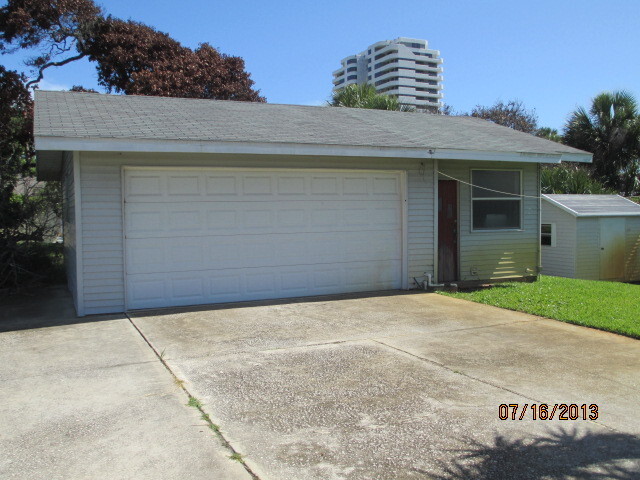 Building Photo - Beautiful Beachside 2 Bedroom Home!
