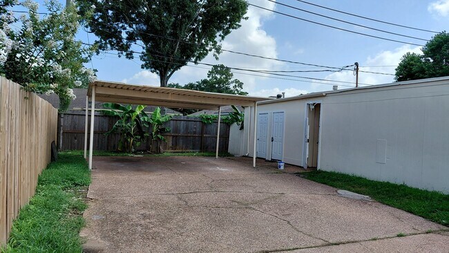 Building Photo - 8314 Beechnut St
