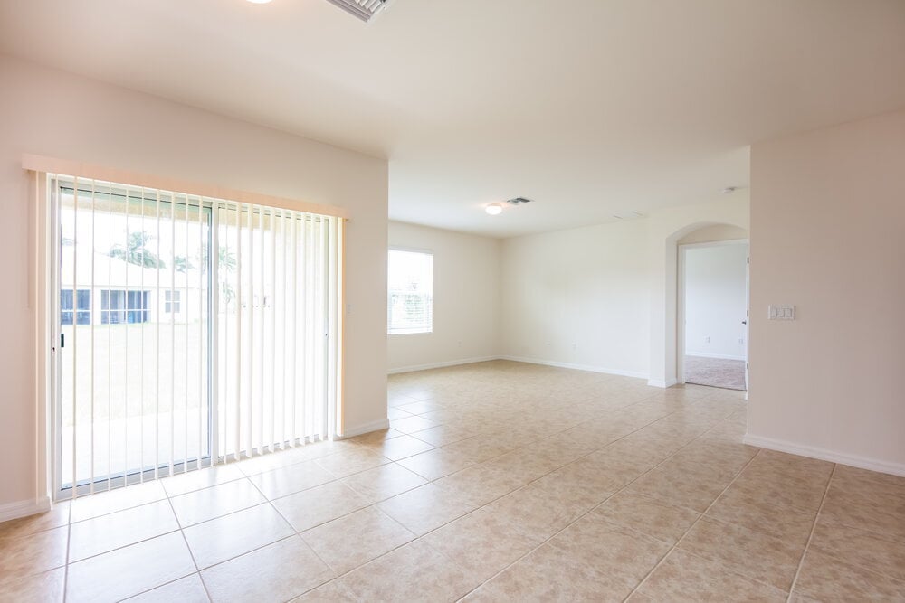 Building Photo - 2558 Surfside Blvd