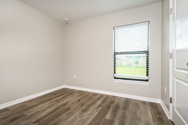 Building Photo - 920 Wynnmere Walk Ave