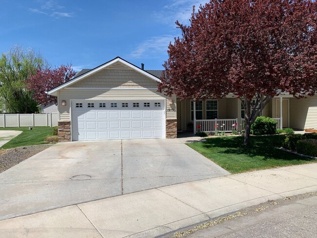 Primary Photo - Meridian Home Near Everything!