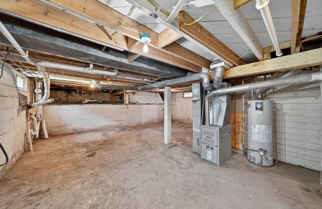 Building Photo - 1622 S Twyckenham Dr