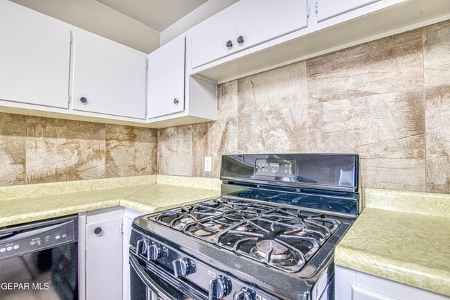 Building Photo - 1611 N Kansas St