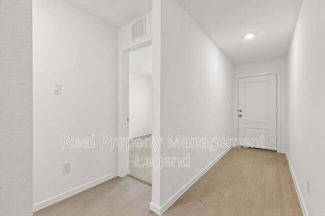 Building Photo - 216 Asterwood Ln