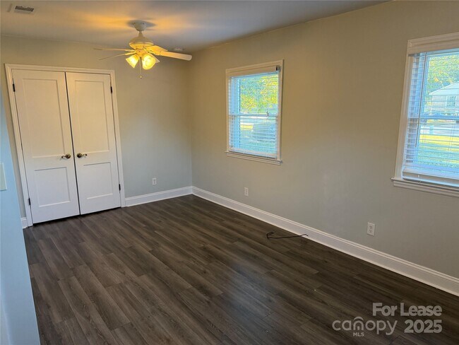 Building Photo - 6202 Clearwater Dr