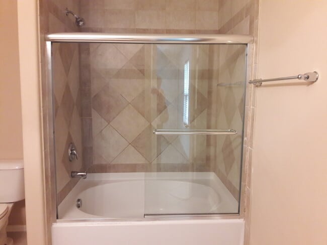 Building Photo - Lake Shore Subdivision-Port Wentworth