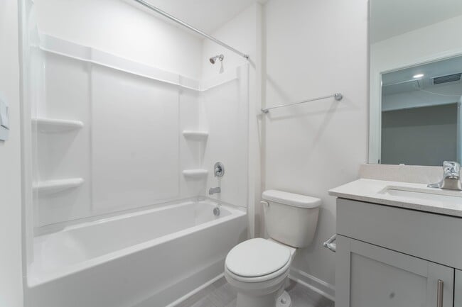 Building Photo - 390 Freestall Dr