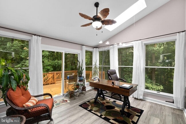 Building Photo - 6874 Caravan Ct