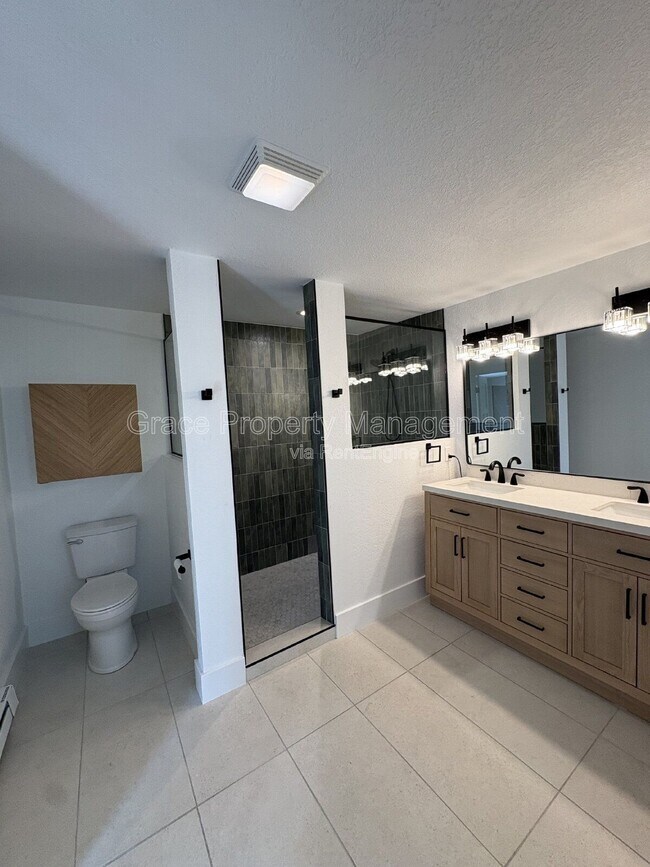 Building Photo - 2900 Pontiac St