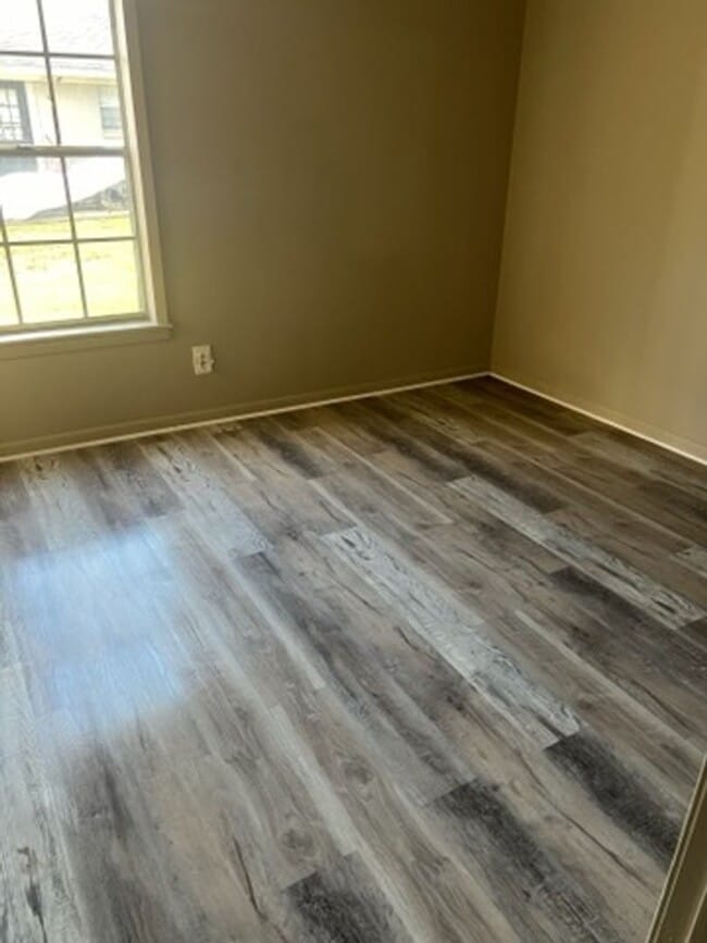 Building Photo - Monthly Paid Rent