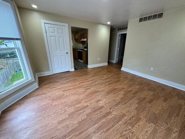 Building Photo - 1565 Jermain Dr