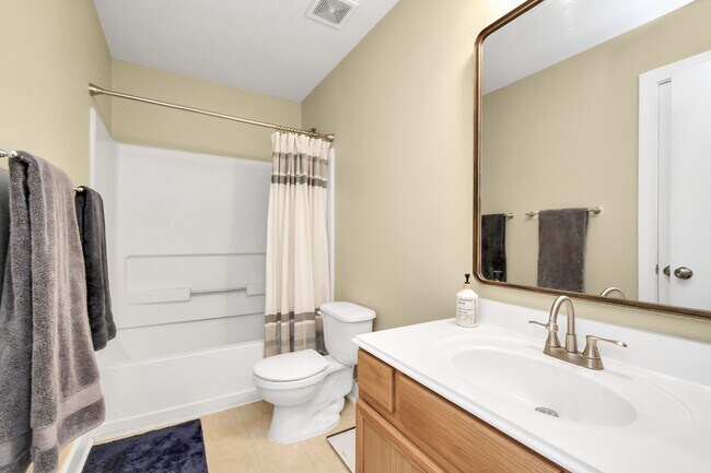 Building Photo - 3947 Carriage Park Row