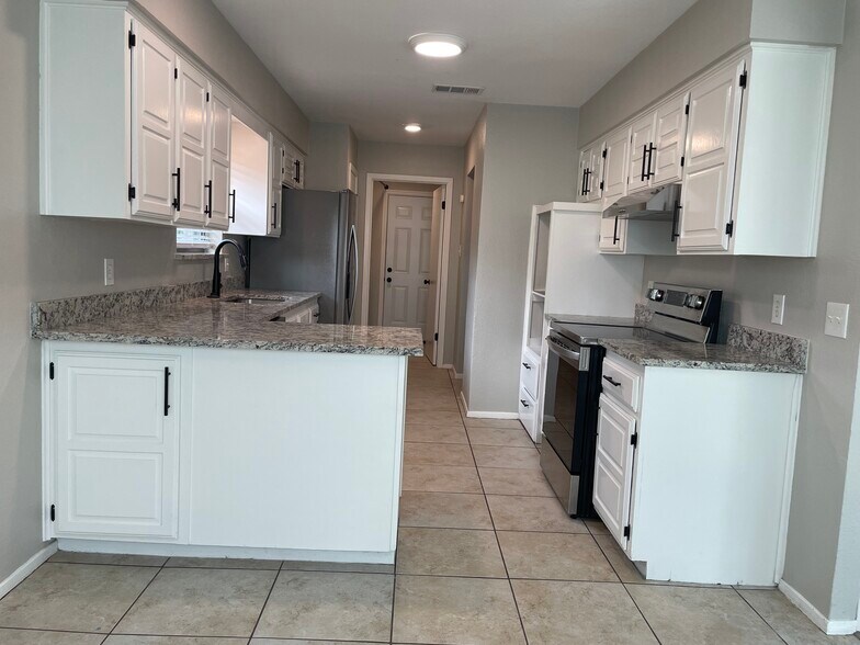 Building Photo - 3924 Waterford Way