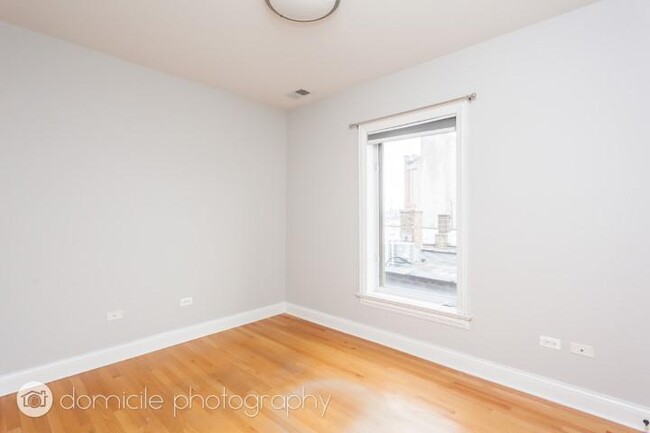 Building Photo - 2 bedroom in Chicago IL 60622