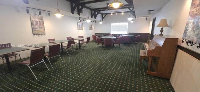 Building Photo - 3680 Inverrary Dr