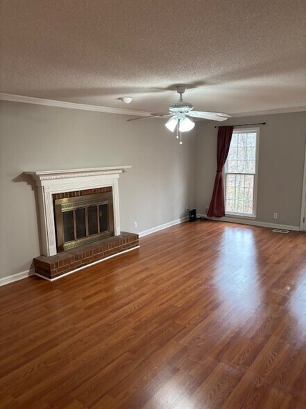 Living Room - 513 Shannon Green Cir SW