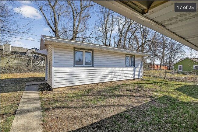 Building Photo - 3-Bedroom Home + Bonus Room in SE Springfield