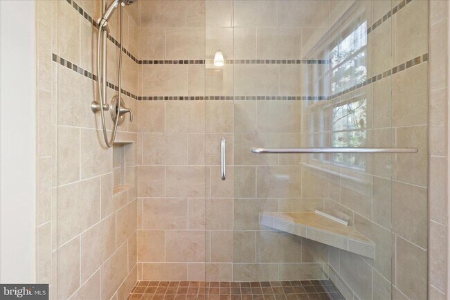 Building Photo - 6543 Cedarwood Ct
