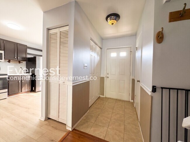Building Photo - PROMO: Get $500 Off First Full Month’s Rent!/Spacious Town Home with Modern Amenities / 3 Beds & ...
