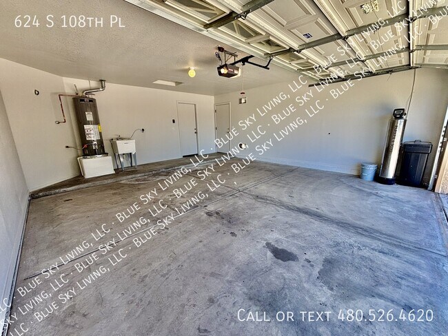 Building Photo - 624 S 108th Pl