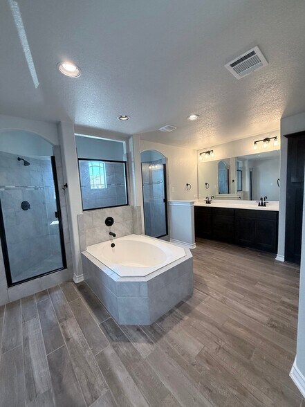 Building Photo - 8803 Kallison Arbor