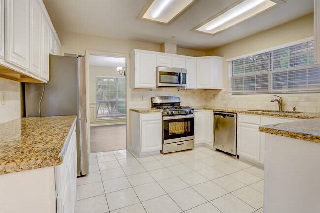 Building Photo - 10 E Trillium Cir