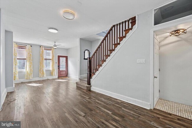 Building Photo - 1039 W Russell St