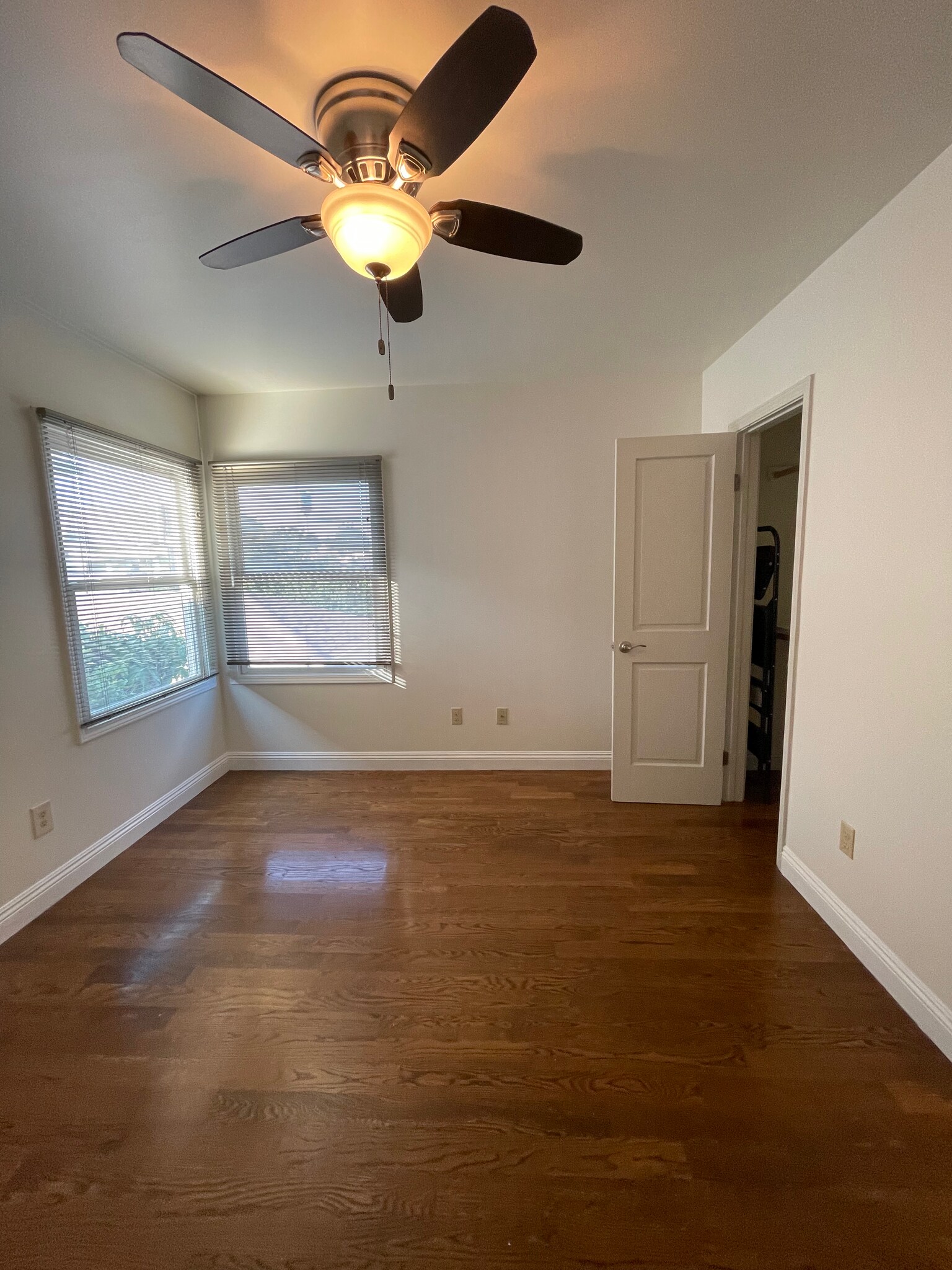 Building Photo - 5255 Via Campo St