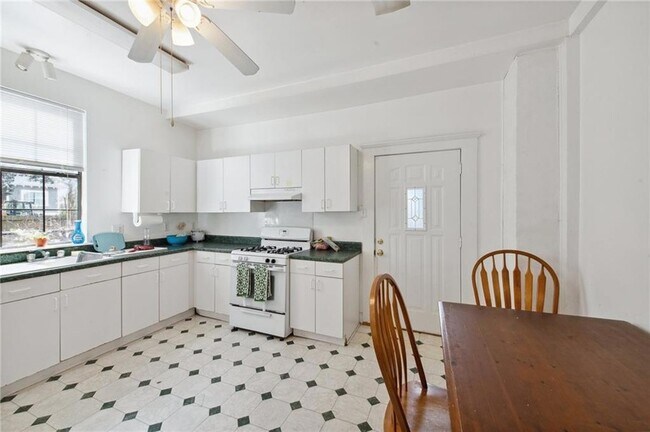 Building Photo - 7710 Plum St