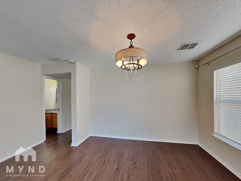 Building Photo - 316 Willow Oak Dr