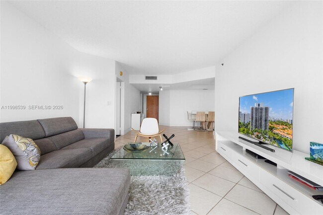 Building Photo - 3598 Yacht Club Dr