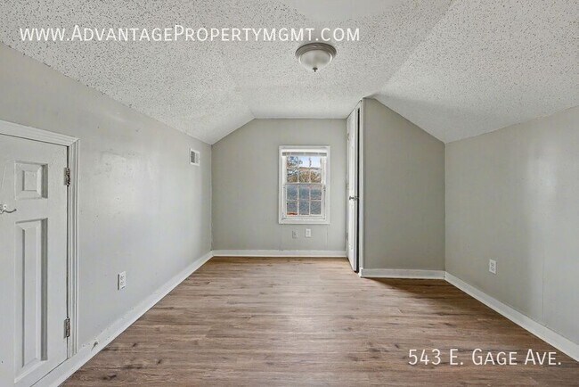 Building Photo - 543 E Gage Ave