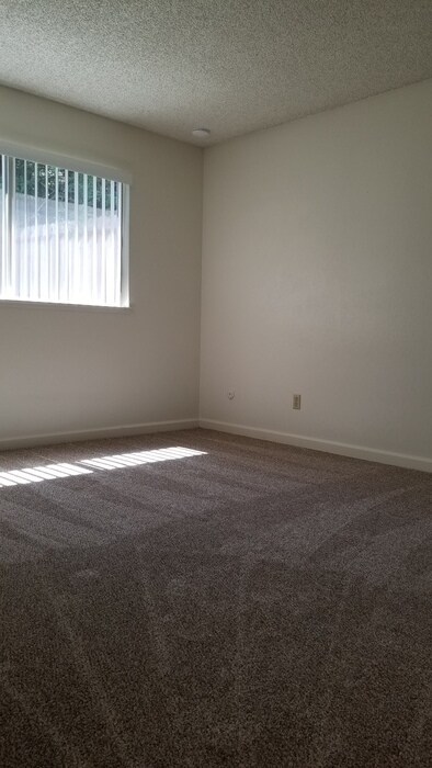 Building Photo - Charming 2 Bedroom Duplex in Fair Oaks!