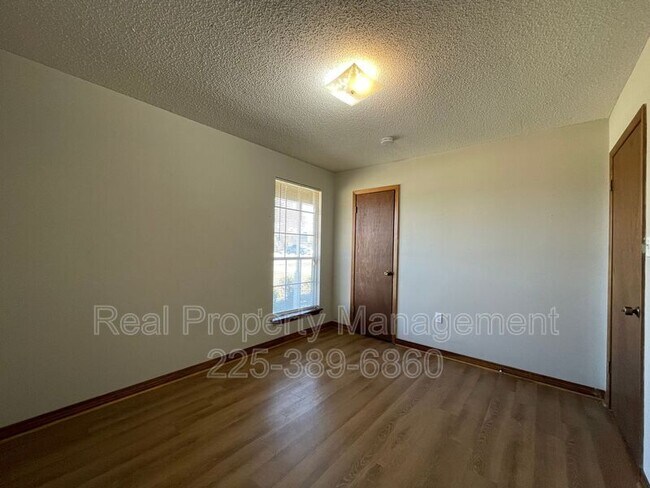 Building Photo - 11350 Blanton Ave