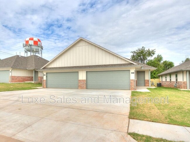 Building Photo - 7307 NW 38th St