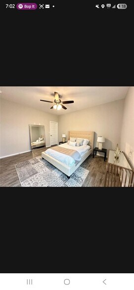 Building Photo - 425 E Acacia Ave