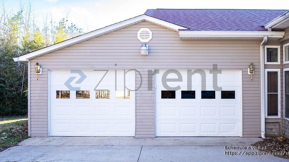 Building Photo - 1108 Lone Oak Rd