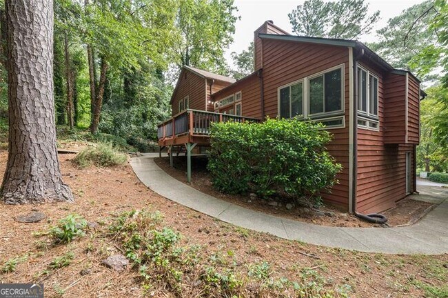 Building Photo - 4535 Kings Crossing Dr NE