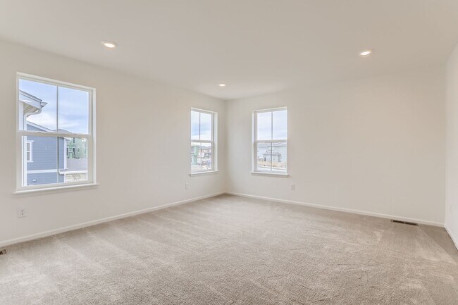 Building Photo - Beautiful Single Family Home with state-of-the-art modern finishes throughout. Mountain Views- 2 ...